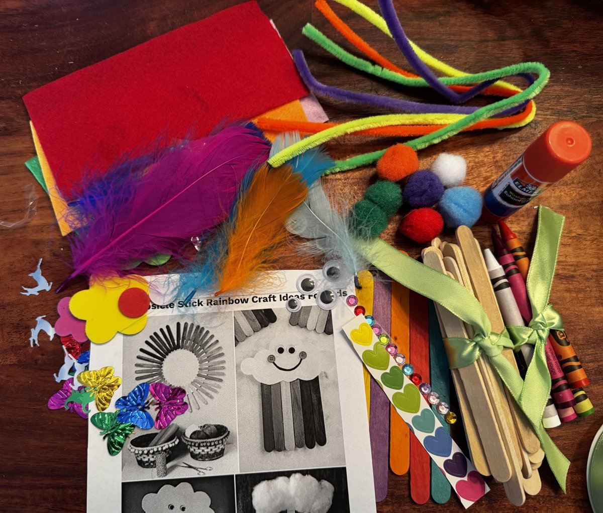 Contents of a Healthy Santa Clara mindful art kit
